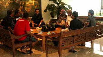 Diskusi Kecil Ketua KADIN Kab Bandung,Bupati Kab.Bandung,Ketua KADIN Pangandaran,Wakil Bupati Pangandaran